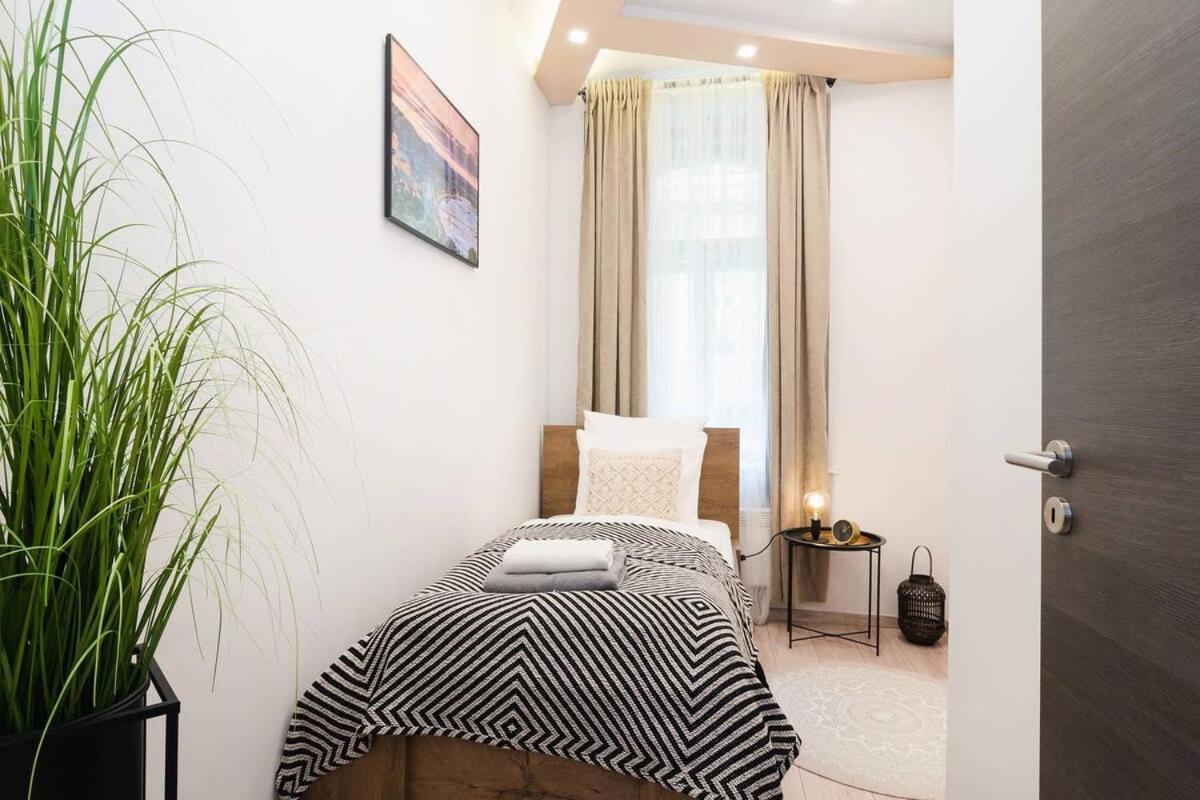 Perfect Place In The Heart Of Downtown Budapest Esterno foto